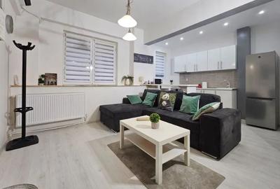 Apartament cu 2 camere semidecomandat, mobilat în P-ța Romană