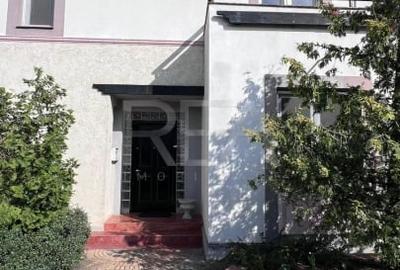 Casă individuală cu 4 camere cu Canalizare în Central