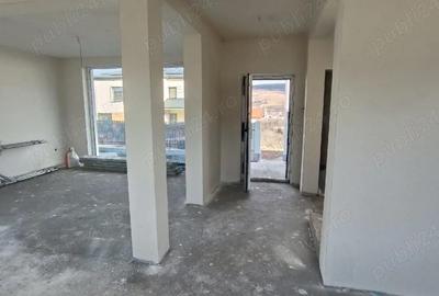 Casă cu Teren 400 Mp în Chinteni