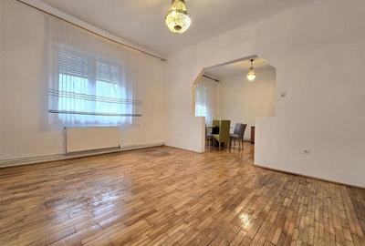 Casă cu 3 camere cu Teren 340 Mp în Central - 2