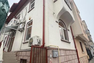 MOȘILOR - VILĂ DE ÎNCHIRIAT- 9 CAMERE- PENTRU BIROURI, CLINICA, AFTER SCHOOL - 14