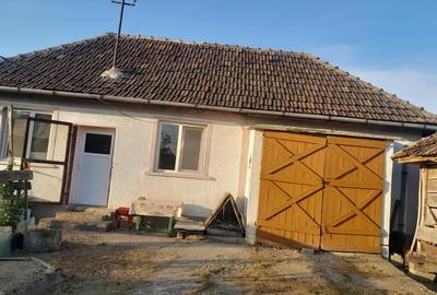 Casă cu 3 camere în Hurezu Mare - 1