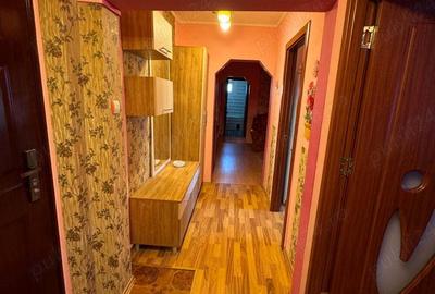 Apartament 3 camere Re?i?a, direct de la proprietar - 1