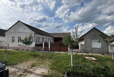 Casă cu 4 camere în Firiteaz