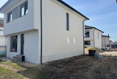 Casă individuală cu 4 camere cu Canalizare în Est - 2