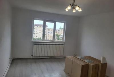 APARTAMENT 3 CAMERE DE VANZARE- ZONA INEL 2 - 1