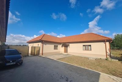 Casă individuală cu 4 camere în Cogealac