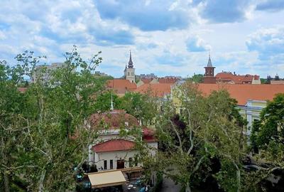 Apartament cu 4 camere decomandat în Central