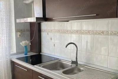 Apartament cu 3 camere semidecomandat în 1 Decembrie - 2