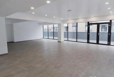 Spațiu comercial, de 100 mp, în Central - 3