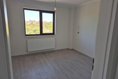 Spre vânzare apartament spatios, cu 2 camere, decomandat, bloc nou, etajul 2 - 2