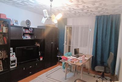 Apartament cu 3 camere decomandat în Central - 1