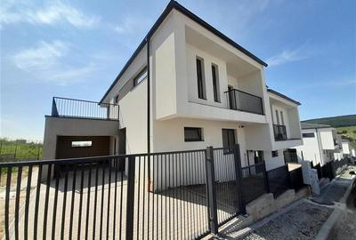 Duplex cu 4 camere cu Canalizare în Chinteni - 2