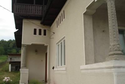 Casă cu 3 camere în Băbeni