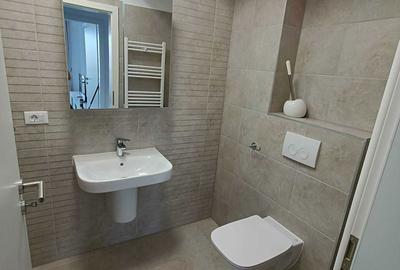 Apartament cu 3 camere decomandat în Tractorul - 3