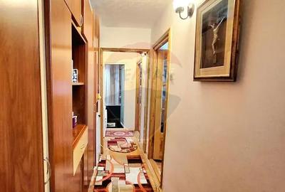 Apartament cu 3 camere semidecomandat în Micro 5 - 3