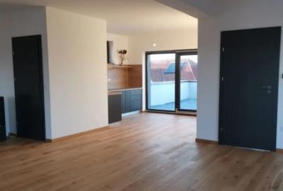 Casă cu 8 camere cu Teren 408 Mp în Central - 7