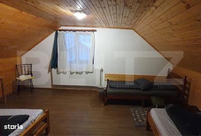 Casă cu 4 camere în Lăpuștești