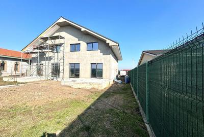 Duplex cu 4 camere cu Canalizare în Sânmihaiu Român - 1