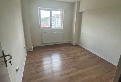 Apartament cu 4 camere semidecomandat în Independenței - 6