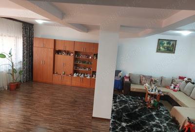 Casă cu 7 camere cu Teren 300 Mp în Năvodari - 1