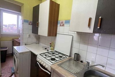 Garsoniera, cu centrala proprie, mobilata, etajul 2, cartier Gruia - 12