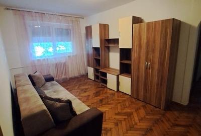 Apartament cu 3 camere semidecomandat, mobilat în Circumvalațiunii - 1