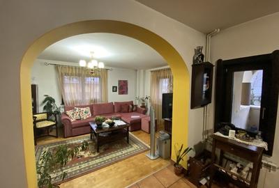 Proprietate impresionanta:Rezidential/Birouri: 2 vile,teren 1350mp,1 Mai - 35