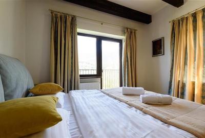 Pensiune:3 km de Castelul Bran,2.900mp teren,piscina,ciubar,teren sport,aviz ISU - 41