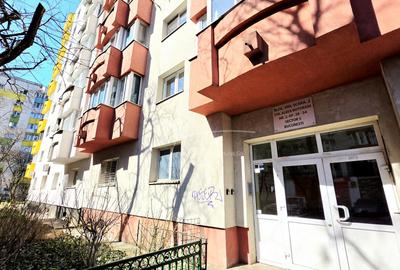 Apartament cu 3 camere decomandat, mobilat în 13 Septembrie - 19