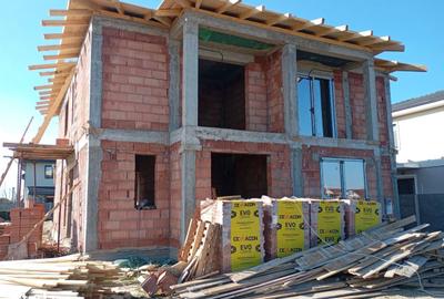 Casă cu 4 camere cu Teren 250 Mp în Chișoda