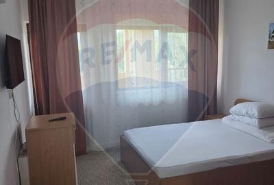 Spațiu comercial, de 1,300 mp, în Central - 9