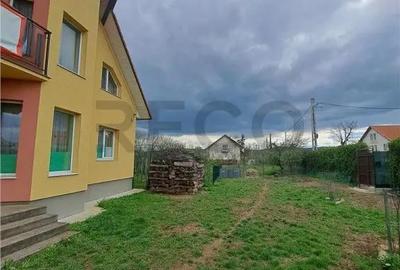 Casă cu 6 camere cu Teren 1800 Mp în Central - 2