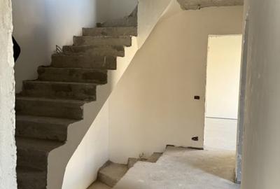 Duplex cu 4 camere cu Canalizare în Borhanci - 9