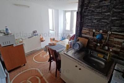 Casă cu 3 camere cu Canalizare în Central - 7