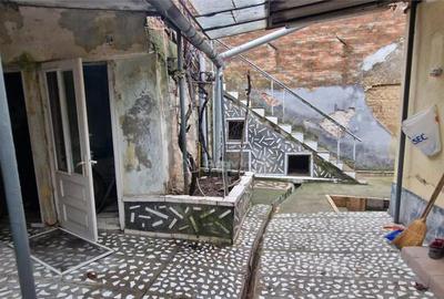 Resita Casa la Pret de Apartament,Parter, Etj 1 si Pod, Zona - 9