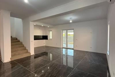 Casă individuală cu 4 camere cu Canalizare în Dumbrăvița