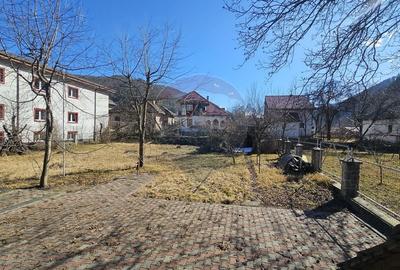 Casă cu 7 camere cu Teren 1134 Mp în Tarcău - 4