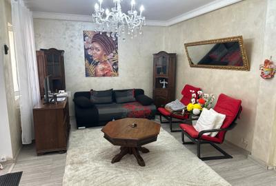 Casa cu curte in zona Stefan cel Mare/ House with courtyard in Ștefan cel Mare