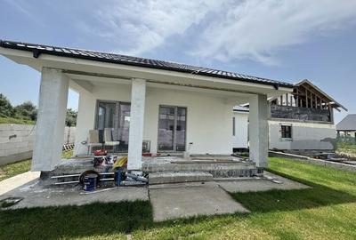Casă cu 4 camere cu Teren 400 Mp în Năvodari
