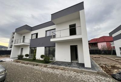 Duplex cu 5 camere cu Canalizare în Florești - 1