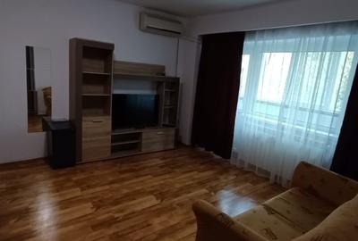 Garsonieră decomandată în Tei