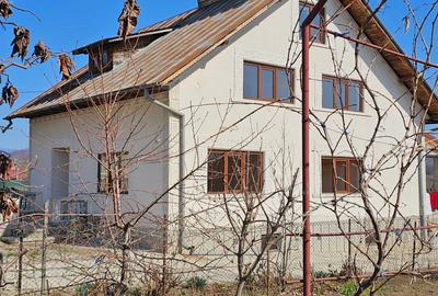 Casă cu 4 camere în Cândești - 10