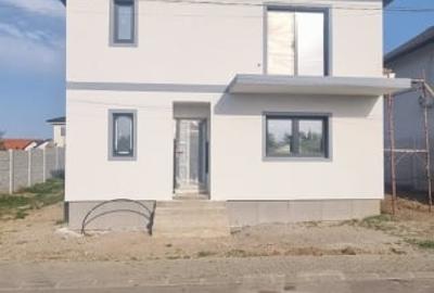 Casă individuală cu 4 camere cu Canalizare în Cristian - 1