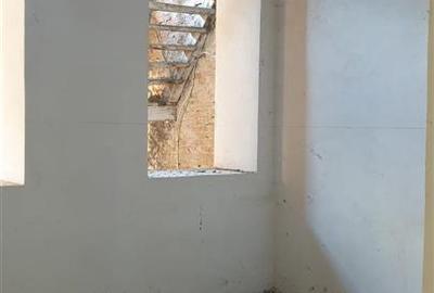 Casă cu 6 camere cu Canalizare în Apollo - 15