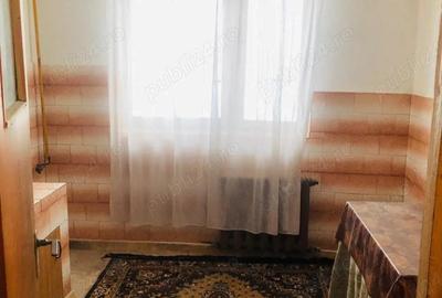 Apartament cu 3 camere semidecomandat în Central - 1