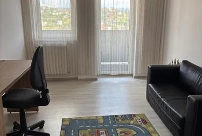 Apartament cu 3 camere semidecomandat, mobilat în Dâmbul Rotund