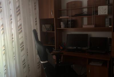 Apartament cu 3 camere decomandat în Orizont