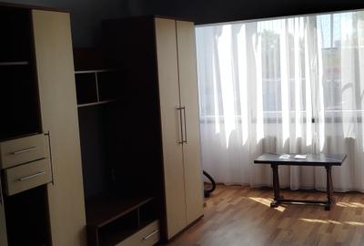 Garsonieră decomandată în Central