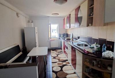 Apartament cu 3 camere decomandat în Traian - 12
